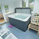 Spacious In With Jacuzzi * 雅尔莱