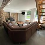Spacious In With Jacuzzi *