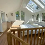 Spacious In With Jacuzzi 木屋