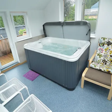 Spacious In With Jacuzzi