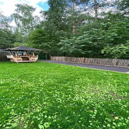 Spacious In With Jacuzzi Chalet *