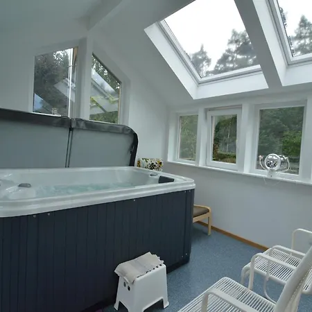 シャレー Spacious In With Jacuzzi ジャレ