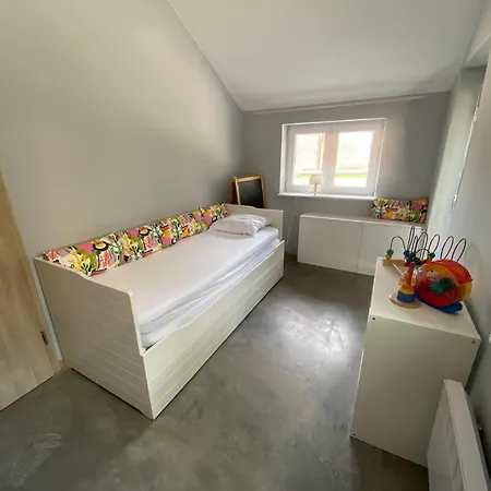 Chalet Spacious In With Jacuzzi