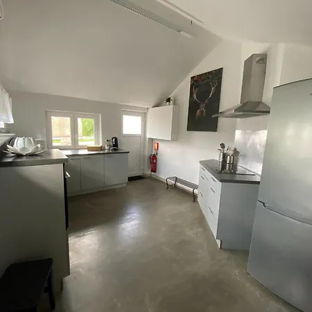 Chalet Spacious In With Jacuzzi